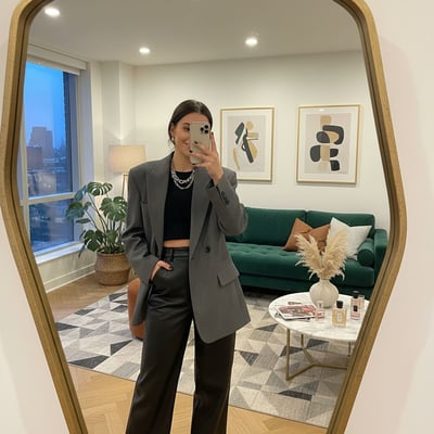 Create a Realistic Mirror Selfie Effect thumbnail